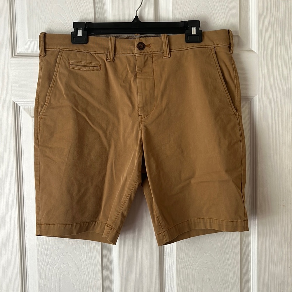 Express Chino Shorts • Men • 9” inseam • Slim Stretch • Pockets • EUC